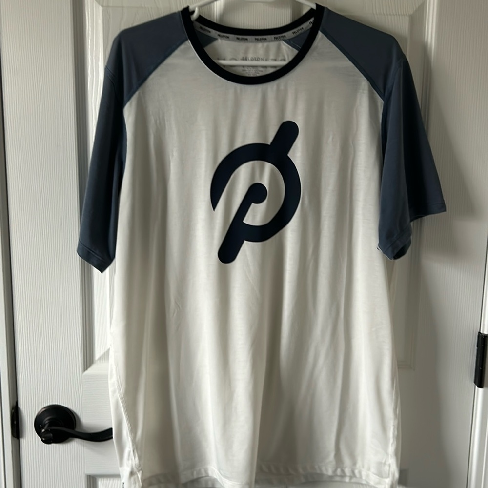 Peloton men’s shirt. White with blue sleeves. Size Large. Excellent condition!